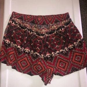Pitaya tribal patterned shorts women